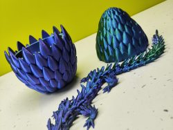 dragón articulado y huevo grande