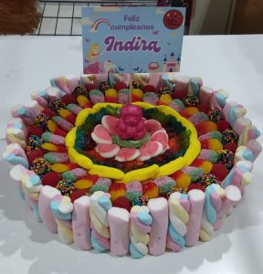 Tarta gominolas 26cm con cartel personalizado