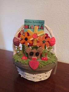 Tarta gominolas cesta primaveral